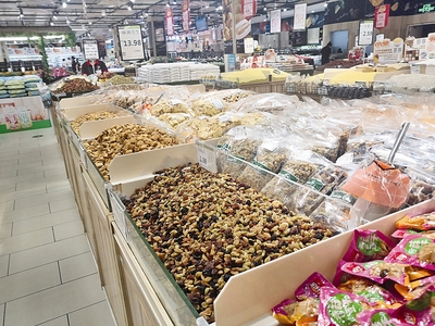 散裝食品裸售存在隱患，開(kāi)放式管理需加強(qiáng)監(jiān)管